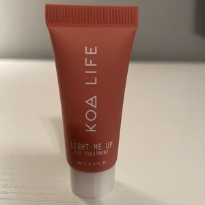 Koa life light me up eye treatment